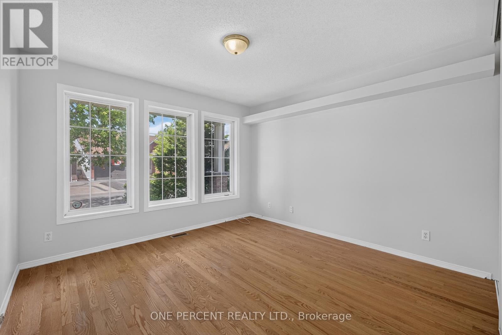 6 WINDCHIME CRESCENT - 33