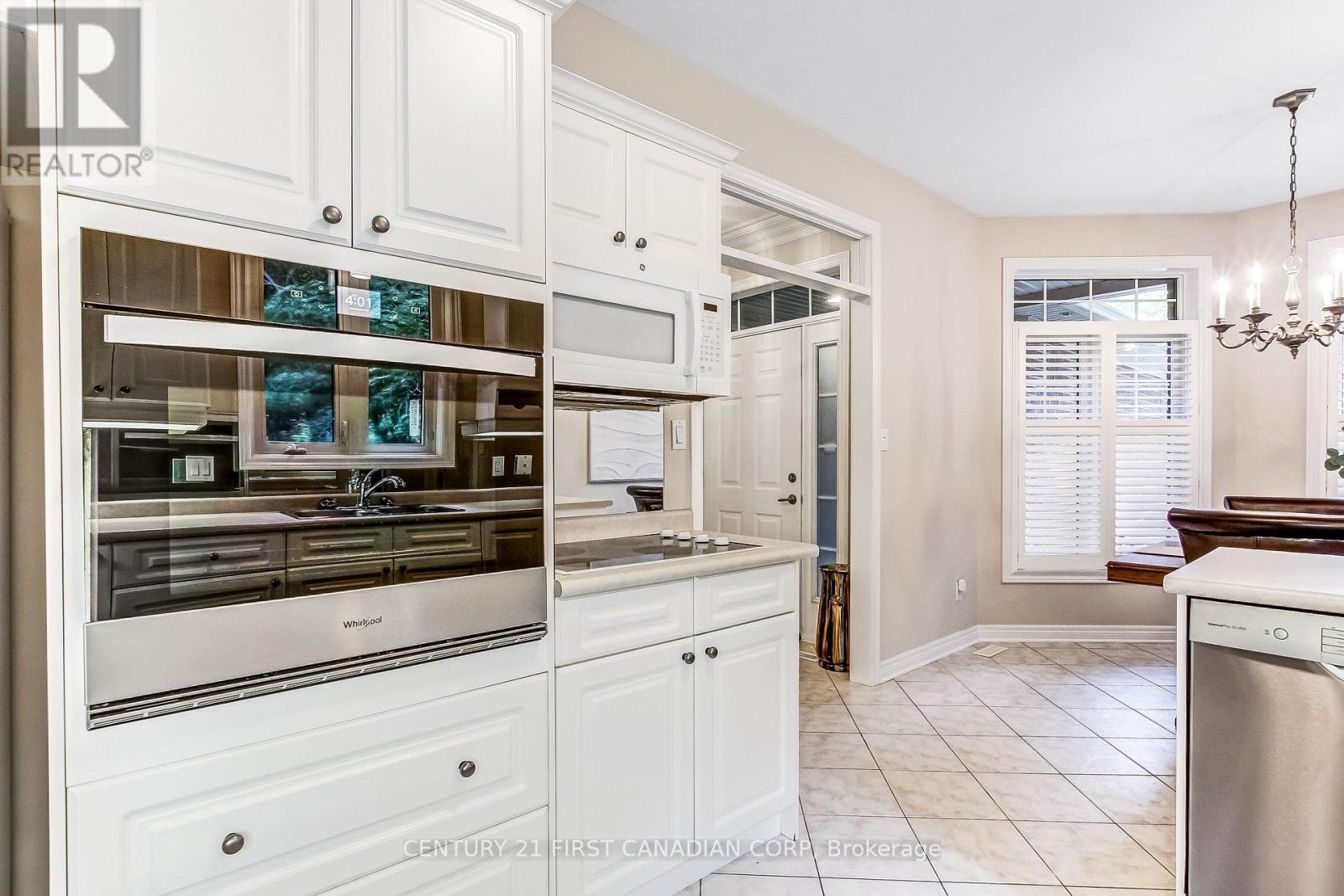 #11 417 HYDE PARK ROAD - 11