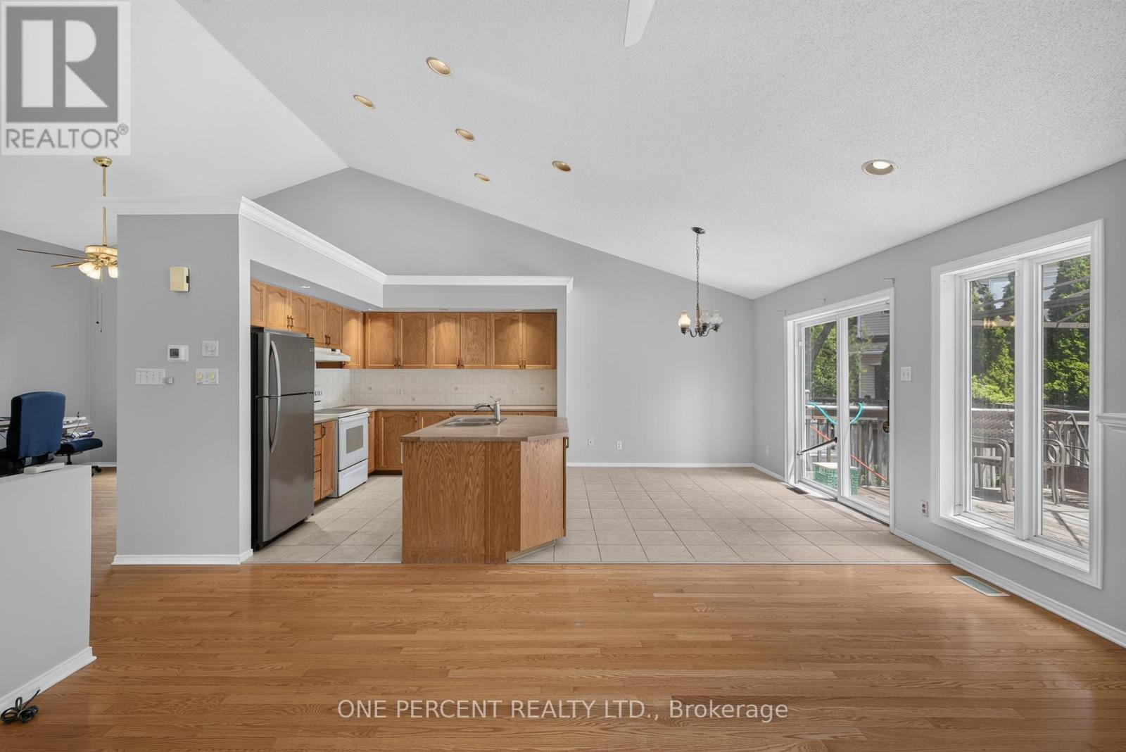 6 WINDCHIME CRESCENT - 16