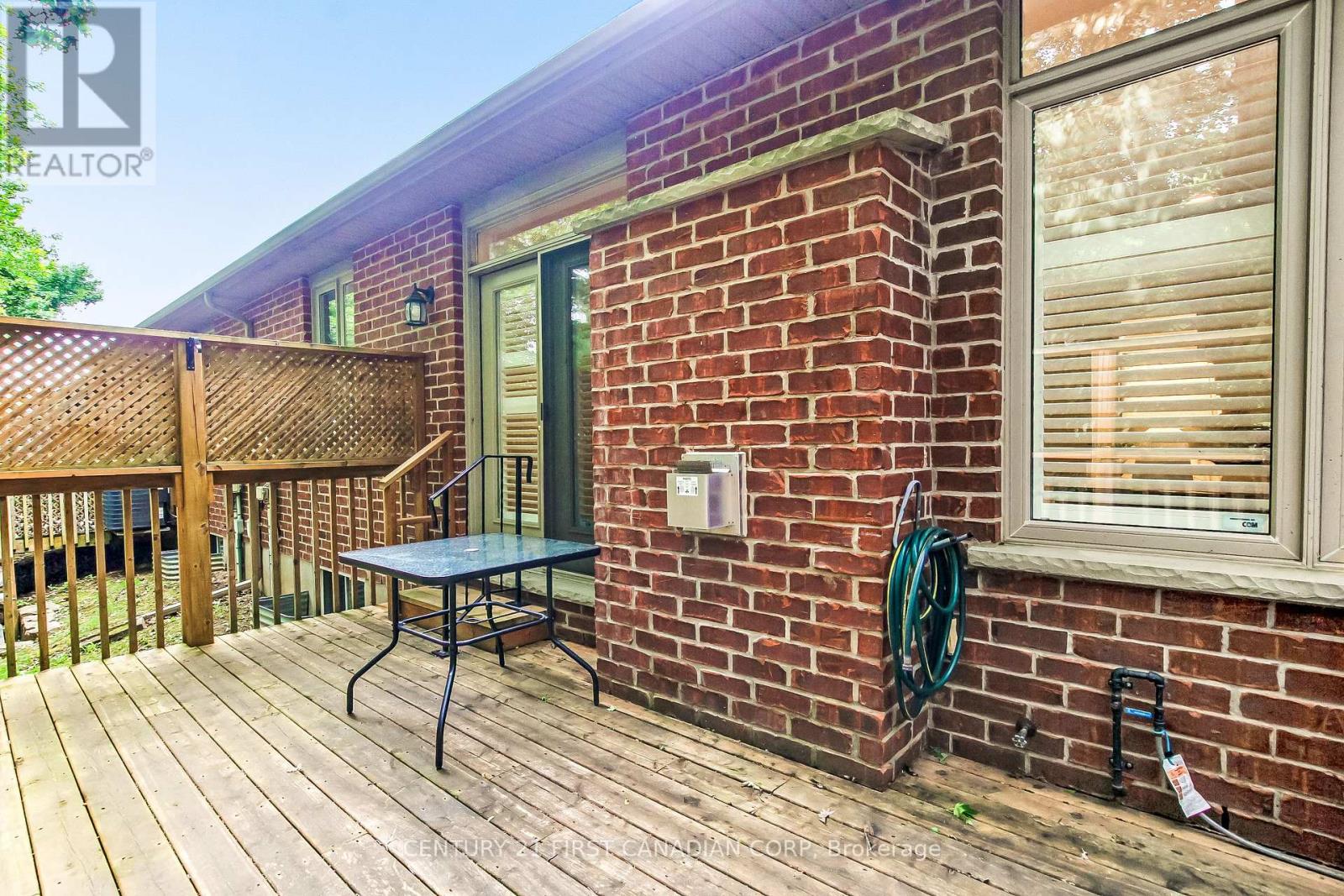 #11 417 HYDE PARK ROAD - 23