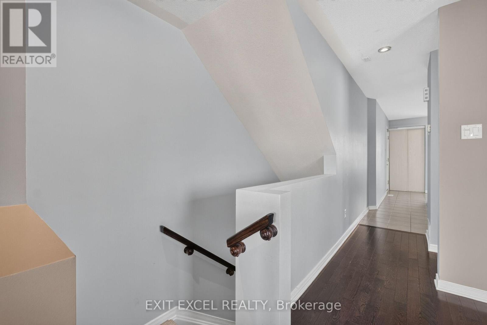 #1 532 LAKERIDGE DRIVE - 18