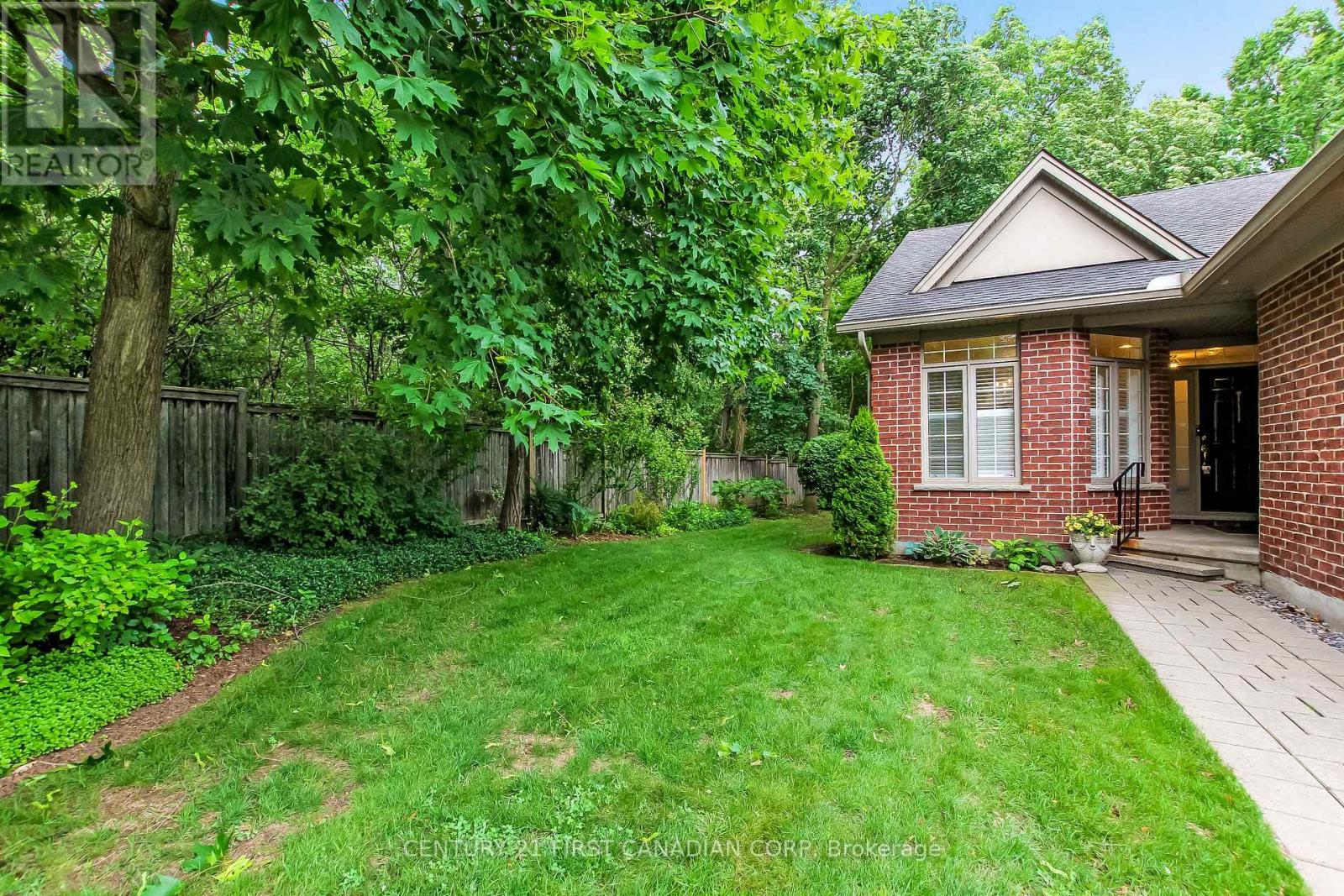 #11 417 HYDE PARK ROAD - 25