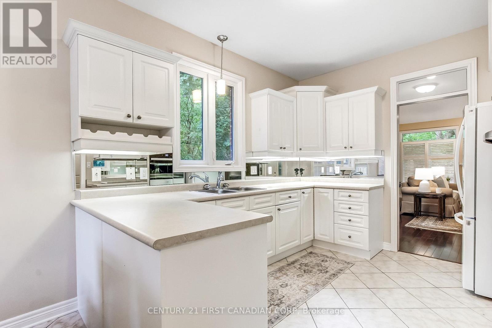 #11 417 HYDE PARK ROAD - 9