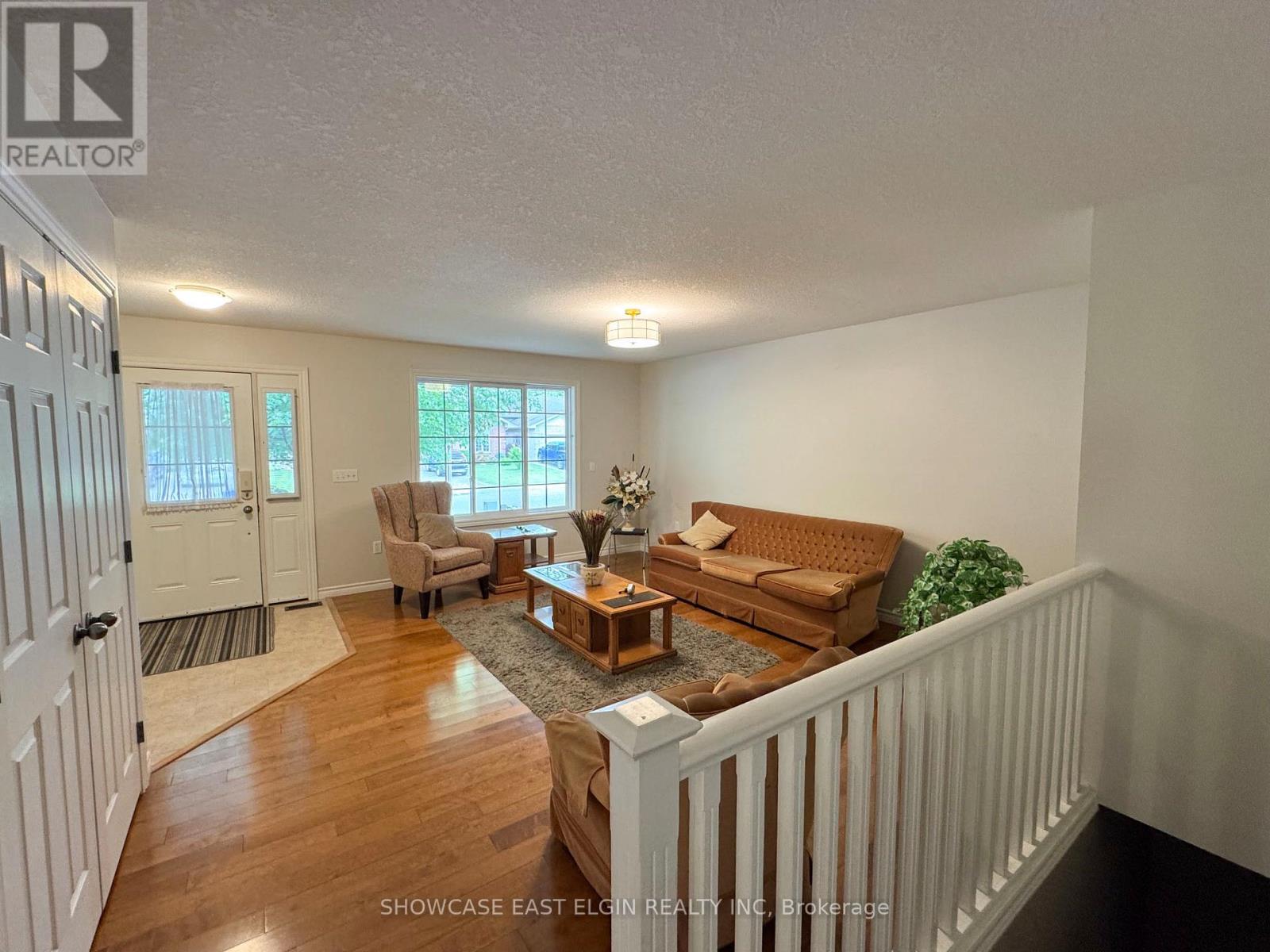 10 HOLLAND AVENUE - 11
