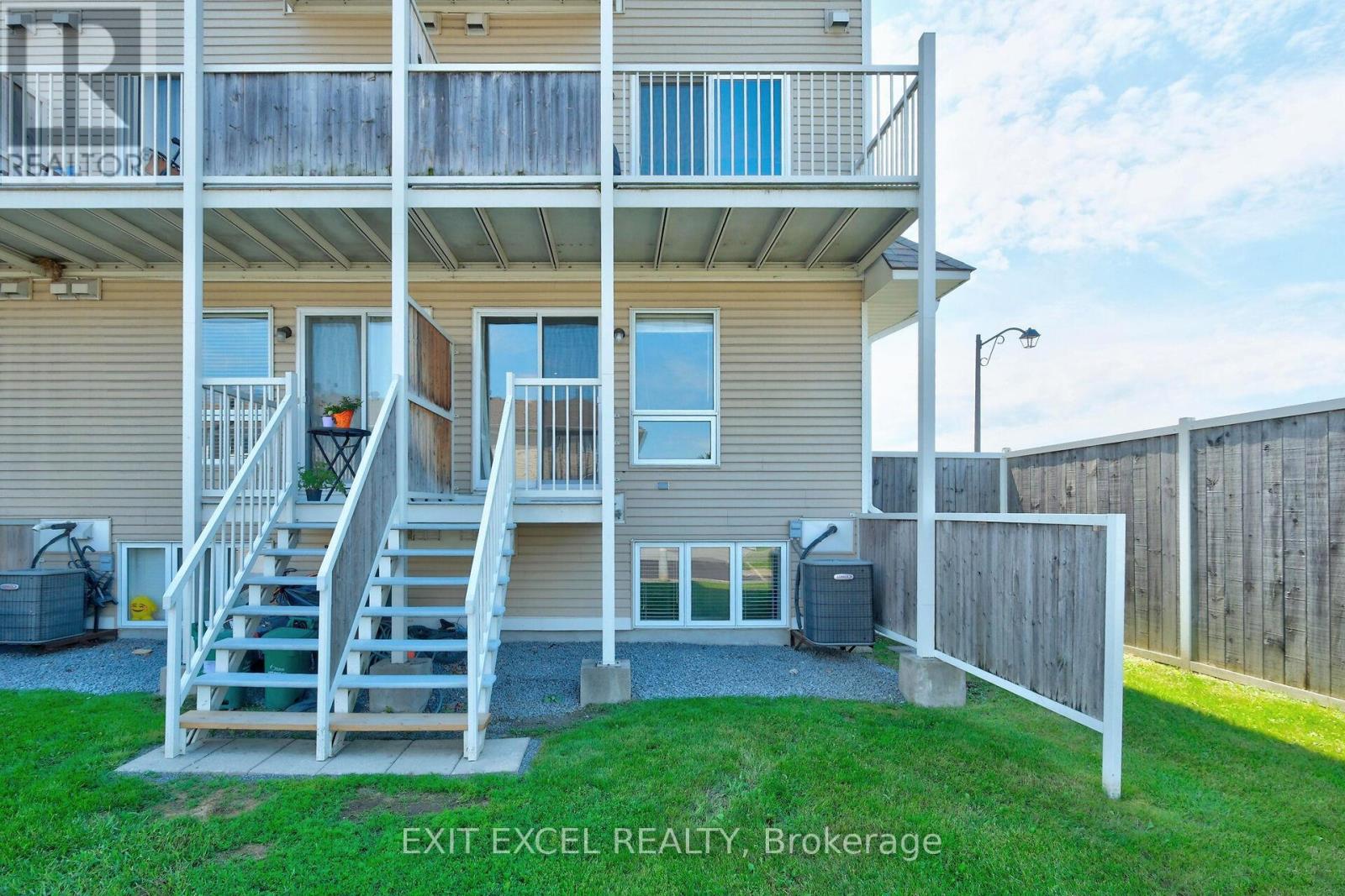 #1 532 LAKERIDGE DRIVE - 32