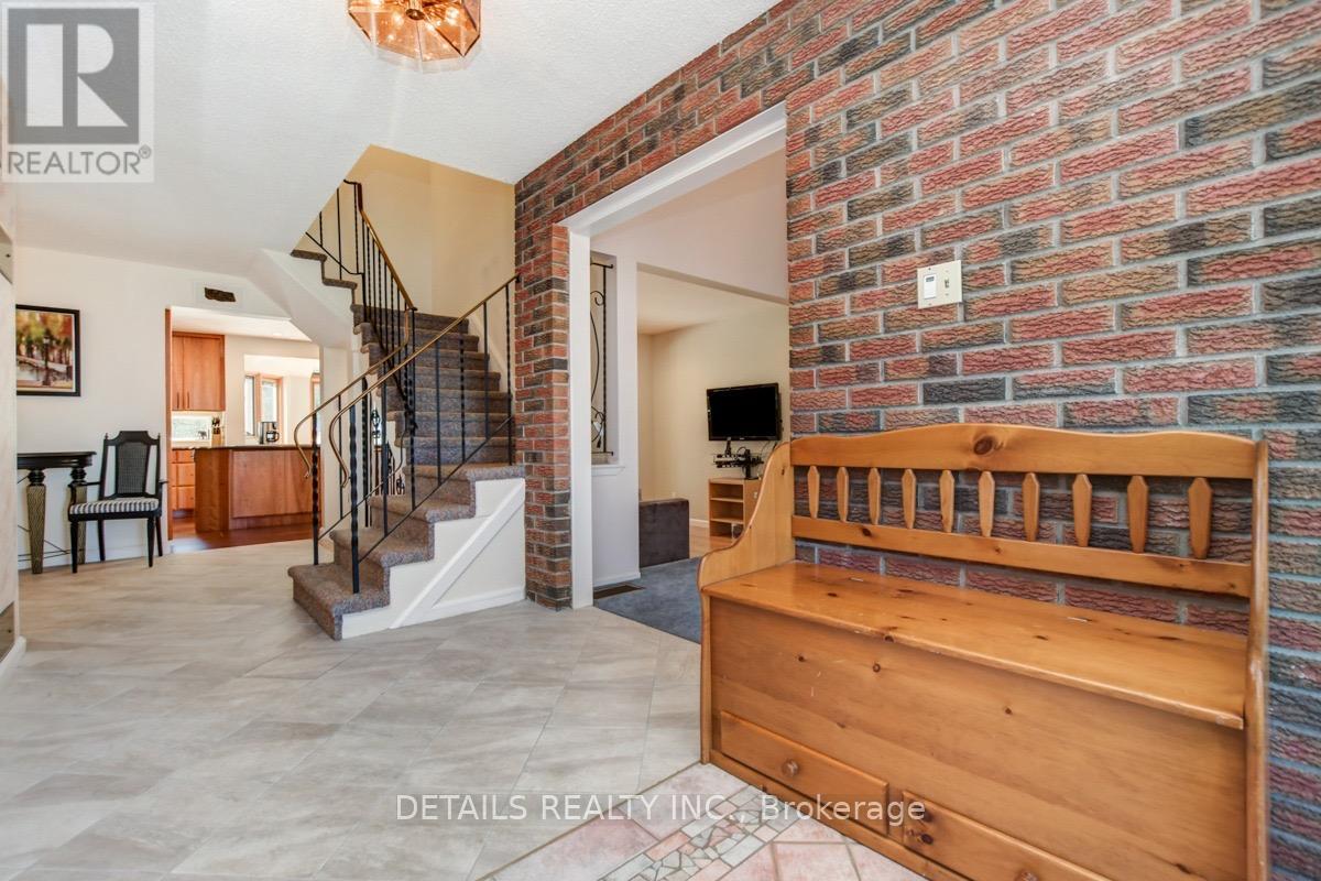 4388 WHITTAKER CRESCENT - 10