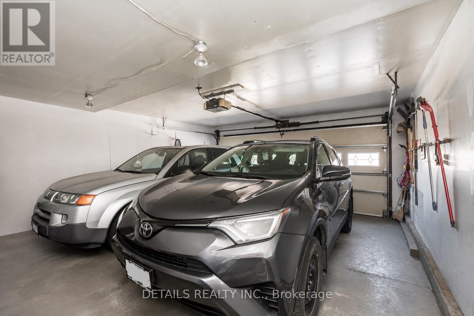 4388 WHITTAKER CRESCENT - 40