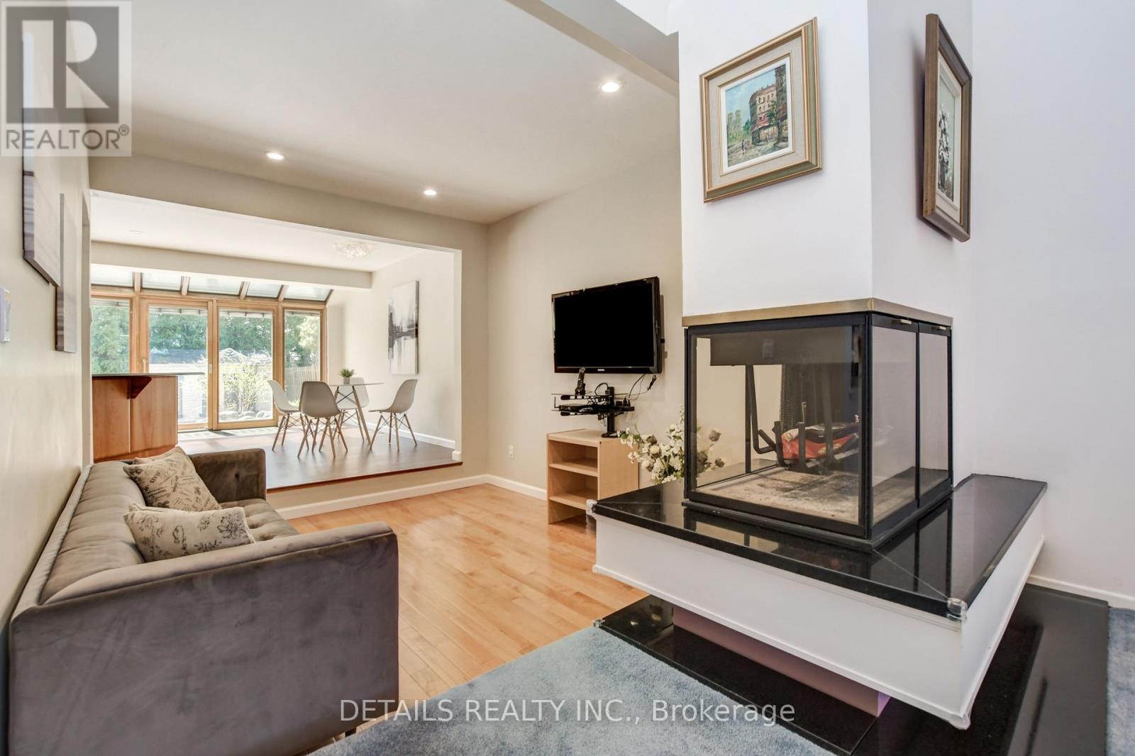 4388 WHITTAKER CRESCENT - 23