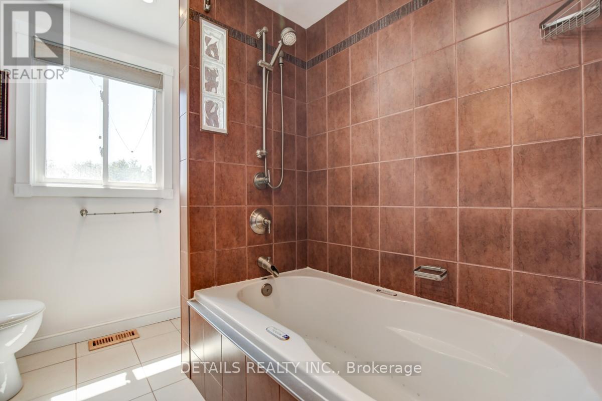 4388 WHITTAKER CRESCENT - 33