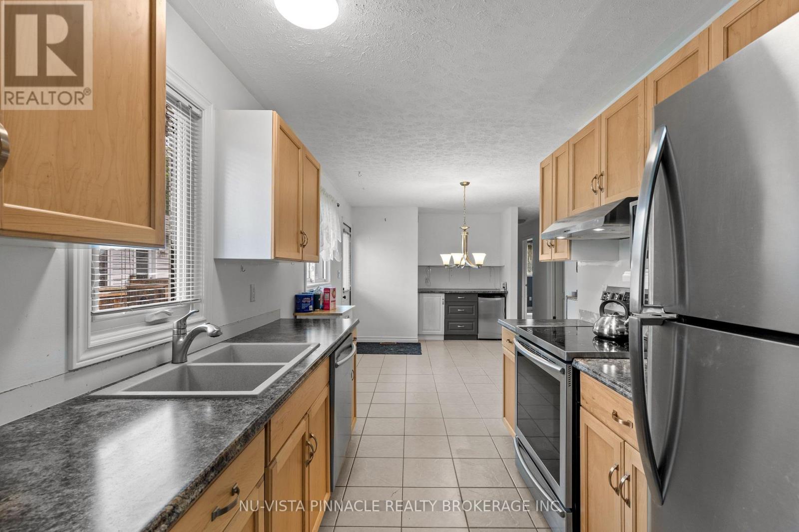 71 MELANIE DRIVE - 10