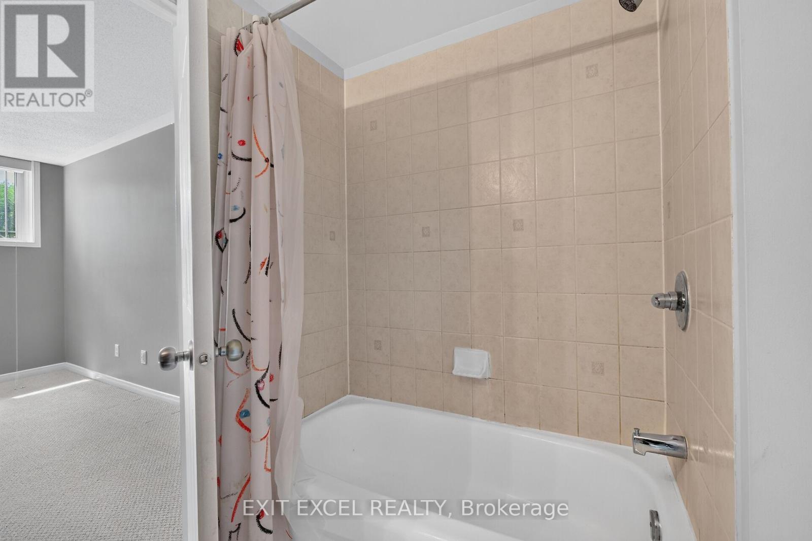 #1 532 LAKERIDGE DRIVE - 27