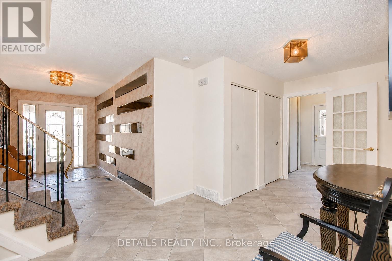 4388 WHITTAKER CRESCENT - 12
