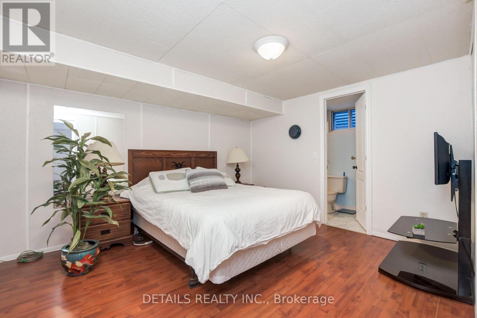 4388 WHITTAKER CRESCENT - 38