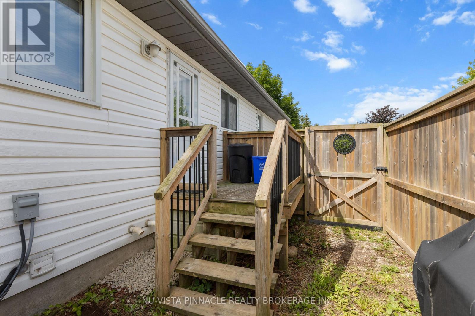 71 MELANIE DRIVE - 32