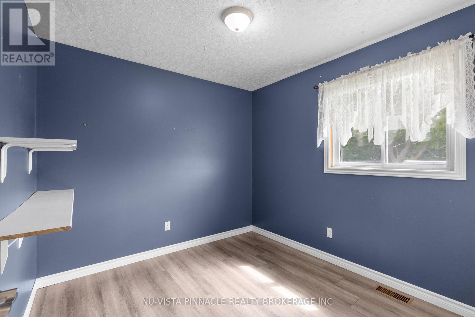 71 MELANIE DRIVE - 20