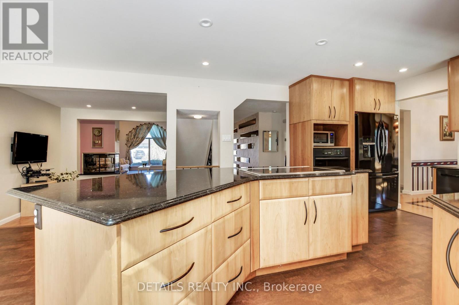 4388 WHITTAKER CRESCENT - 14