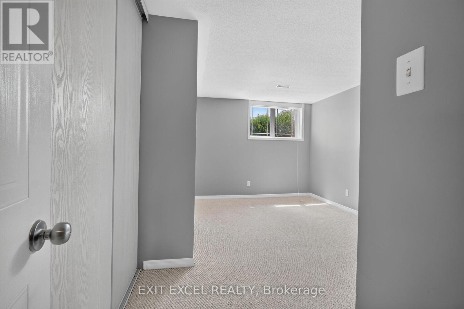 #1 532 LAKERIDGE DRIVE - 22