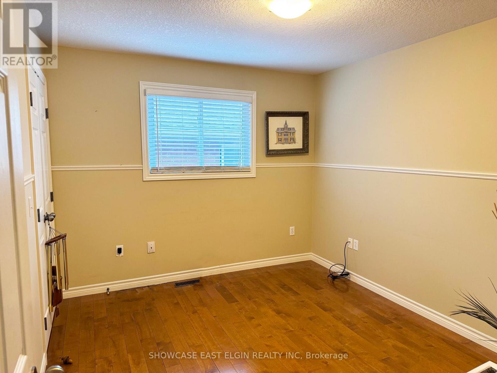 10 HOLLAND AVENUE - 14