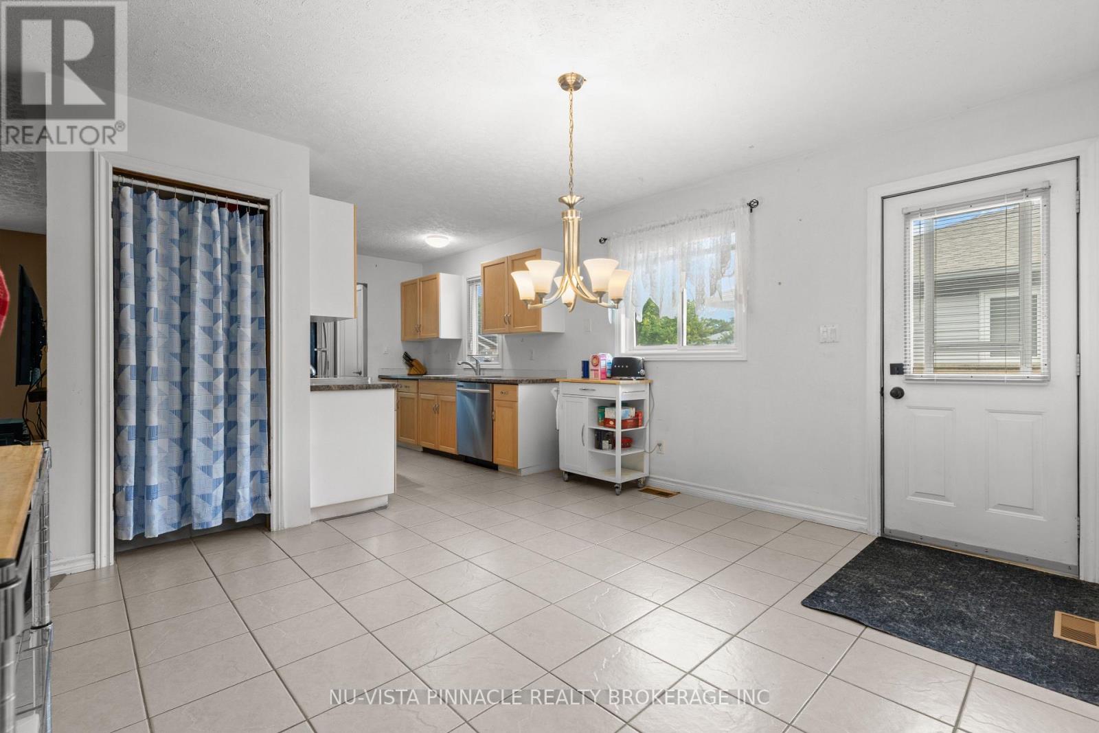 71 MELANIE DRIVE - 14