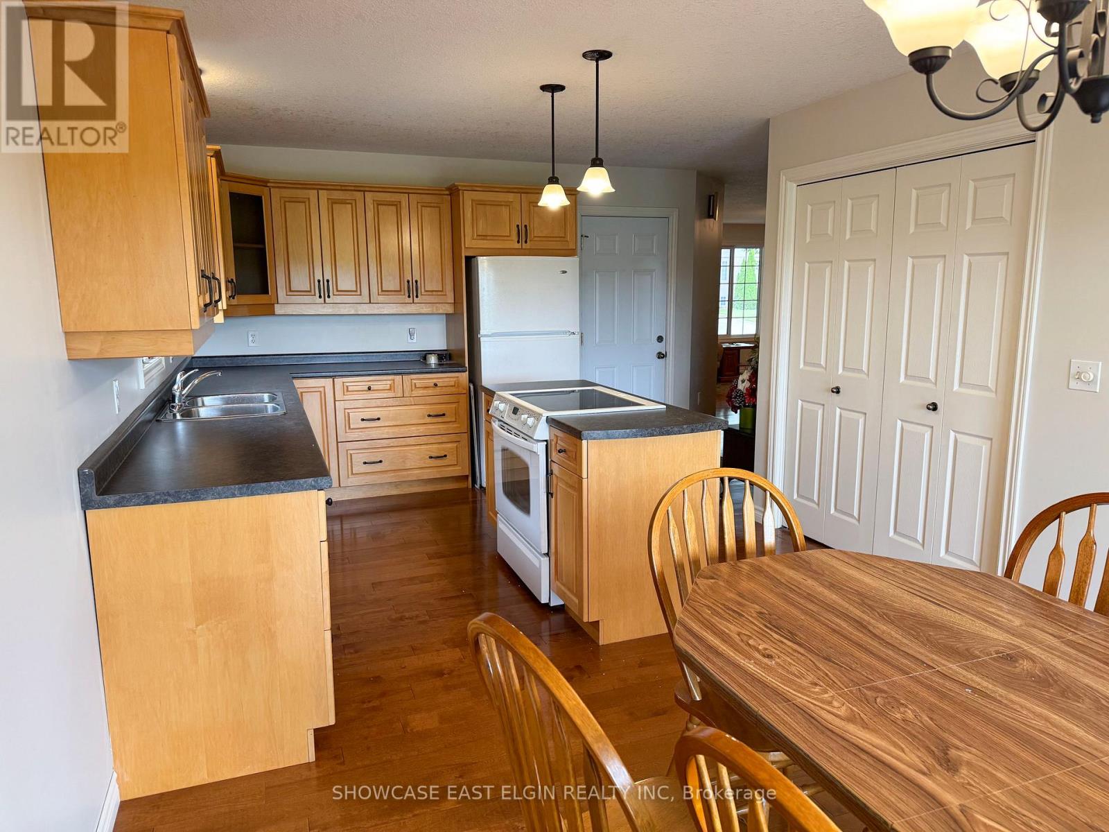 10 HOLLAND AVENUE - 6