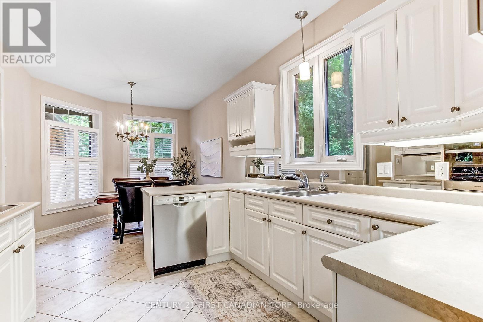 #11 417 HYDE PARK ROAD - 10