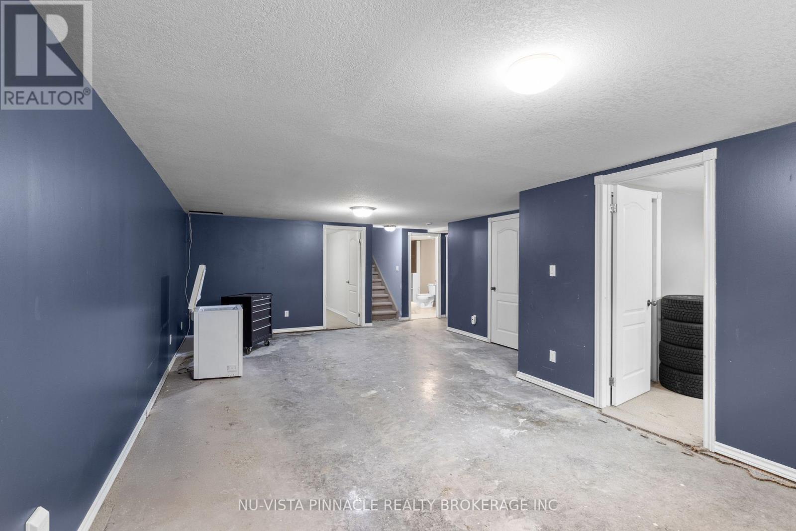 71 MELANIE DRIVE - 31