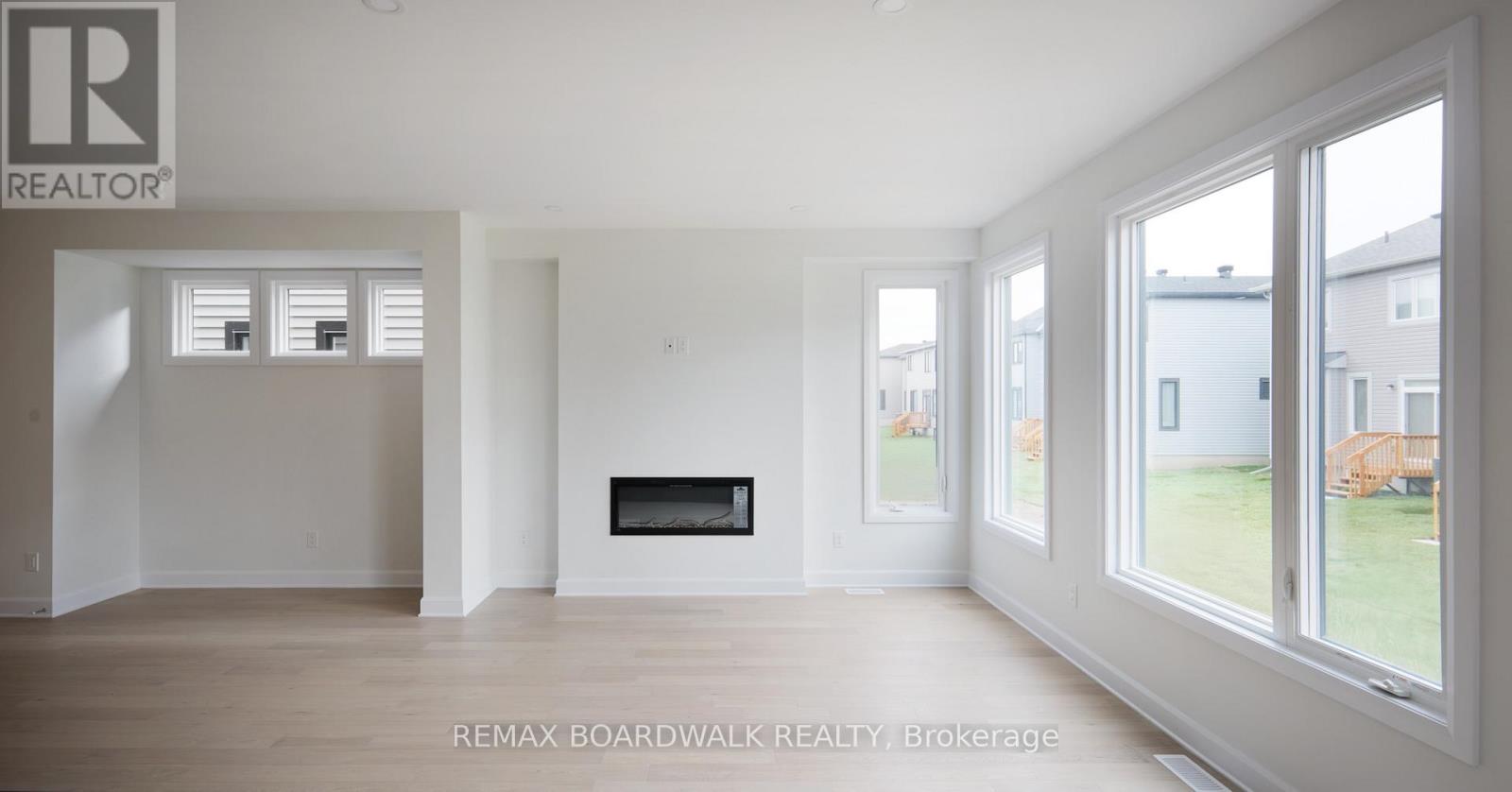 592 ROUNDHOUSE CRESCENT - 5