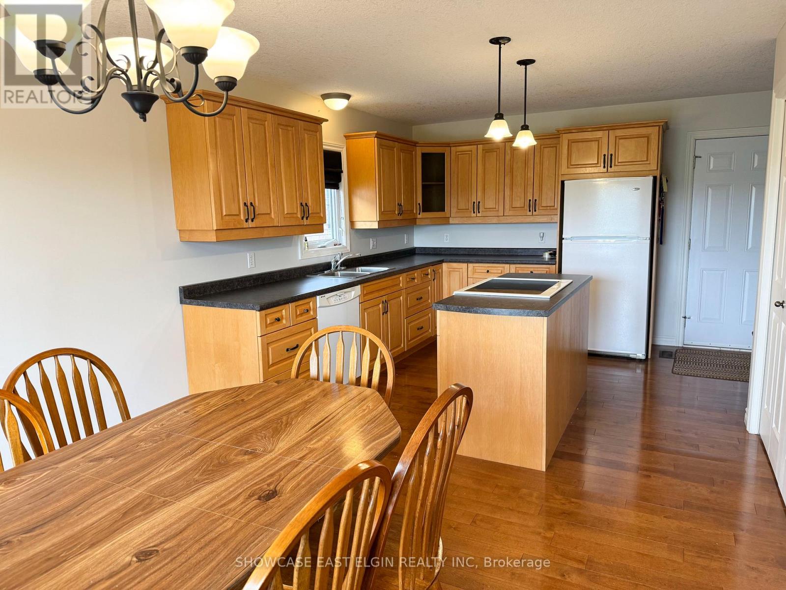 10 HOLLAND AVENUE - 7