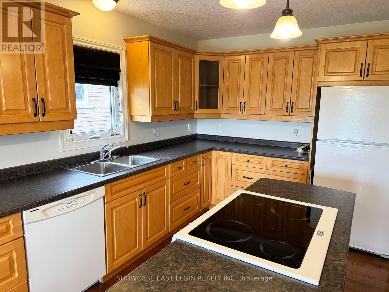 10 HOLLAND AVENUE - 8