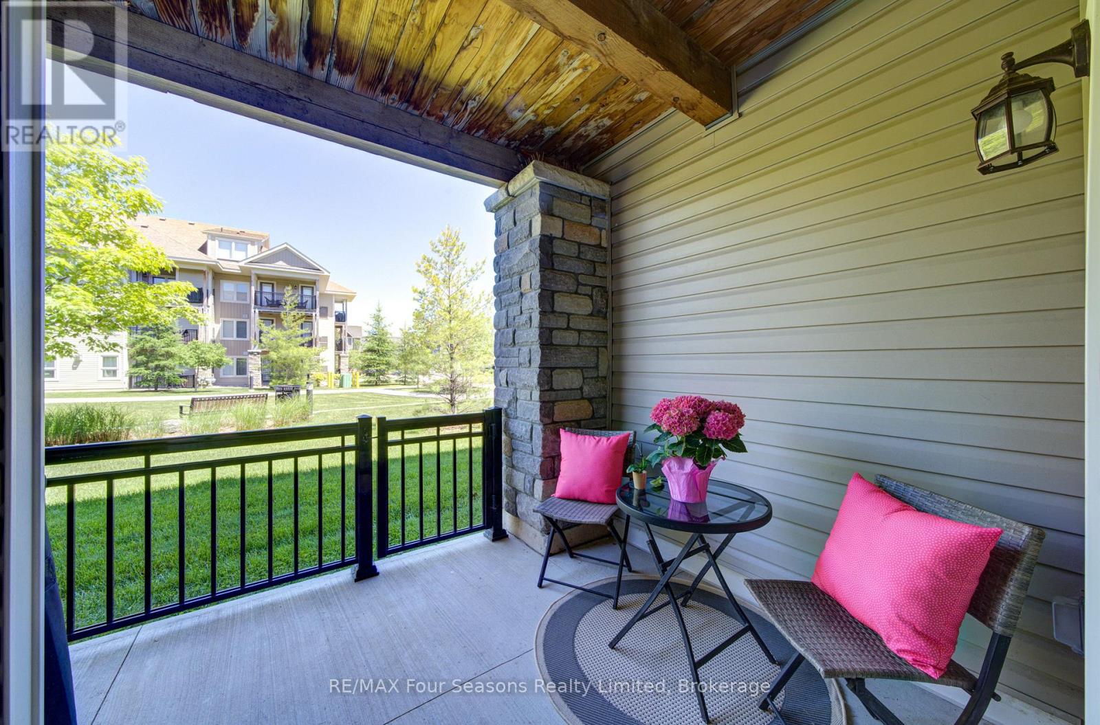 #104 5 ANCHORAGE CRESCENT - 32