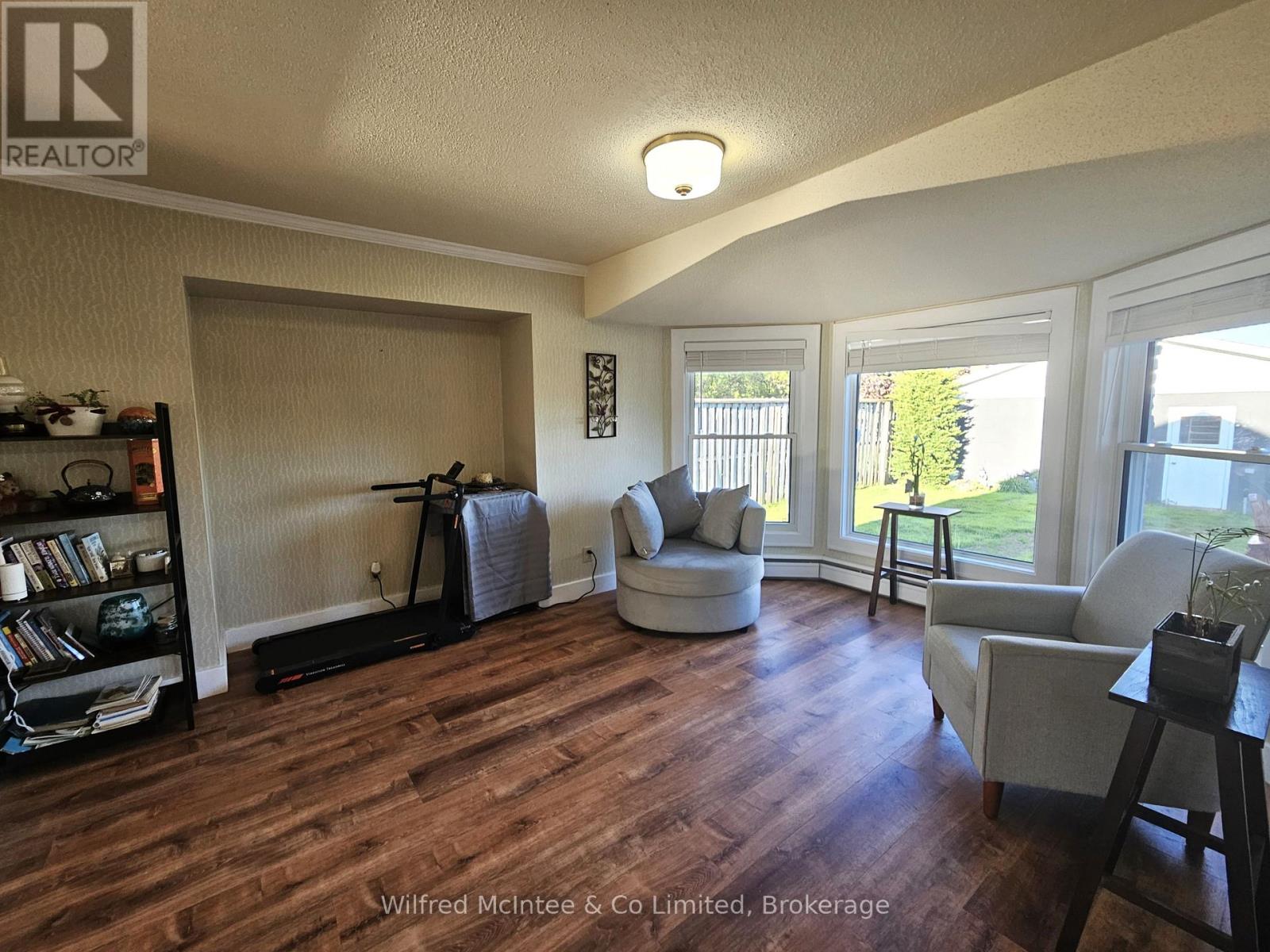 958 6TH AVENUE W - 4