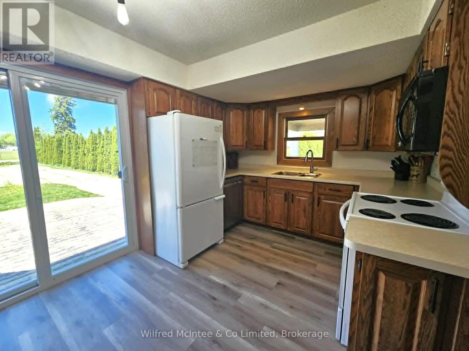 958 6TH AVENUE W - 8
