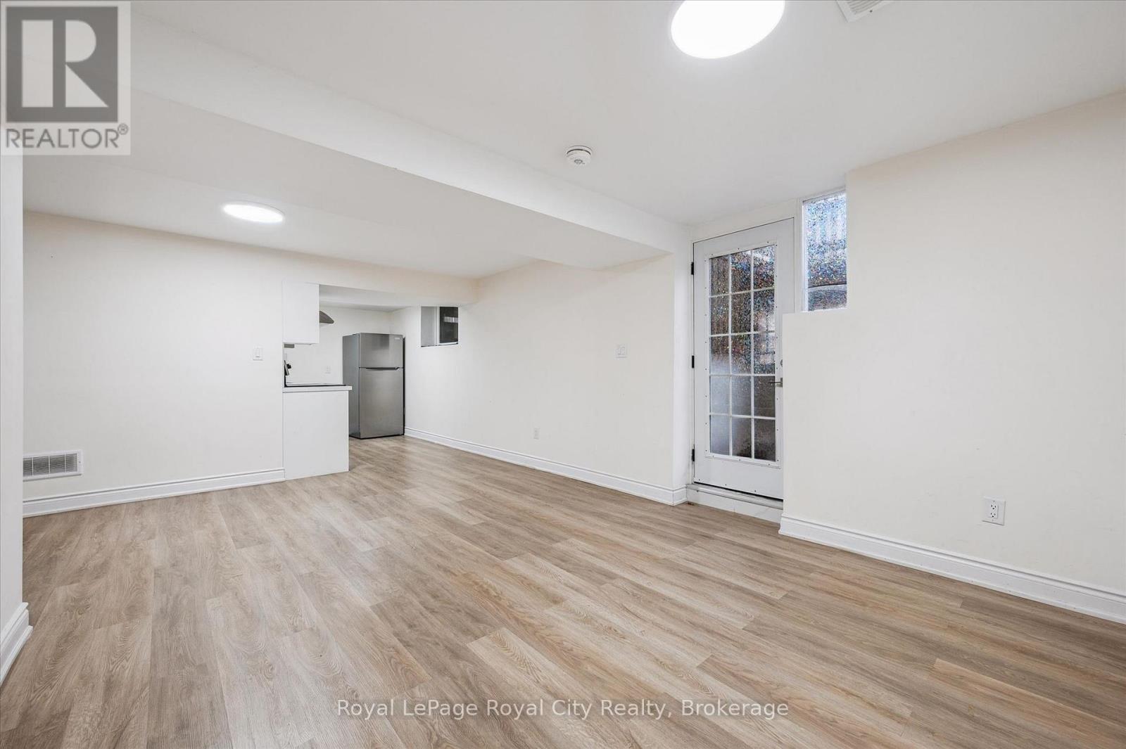 64 MILSON CRESCENT - 37