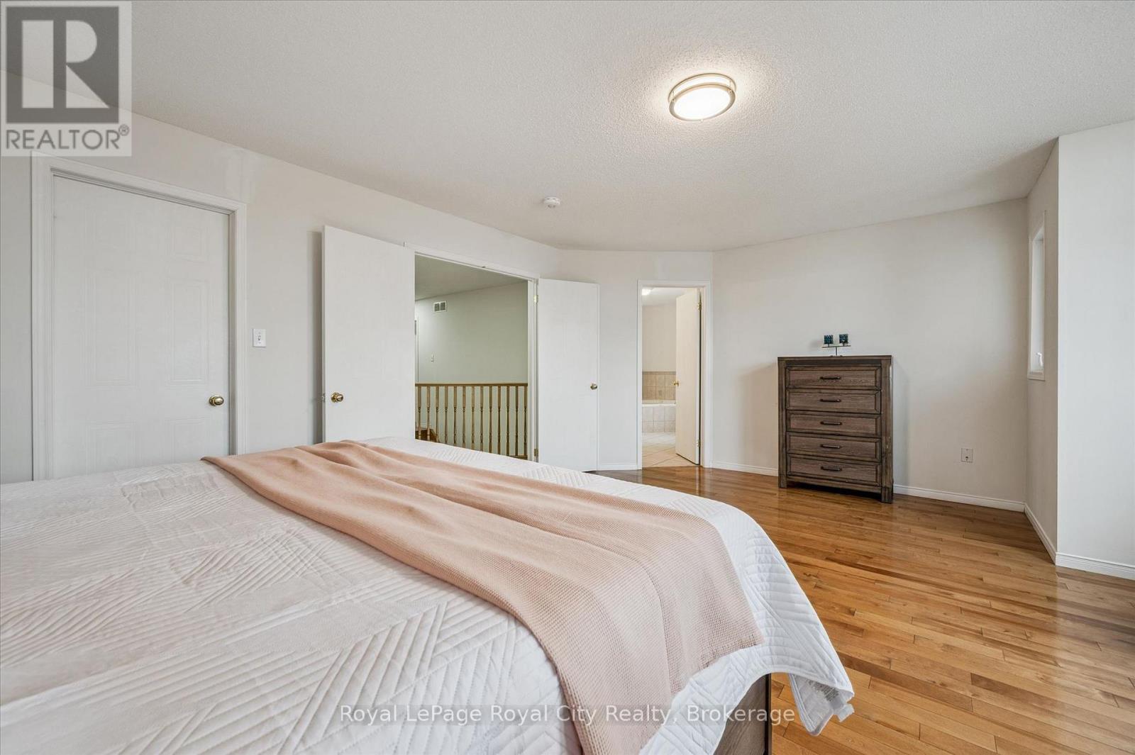 64 MILSON CRESCENT - 31