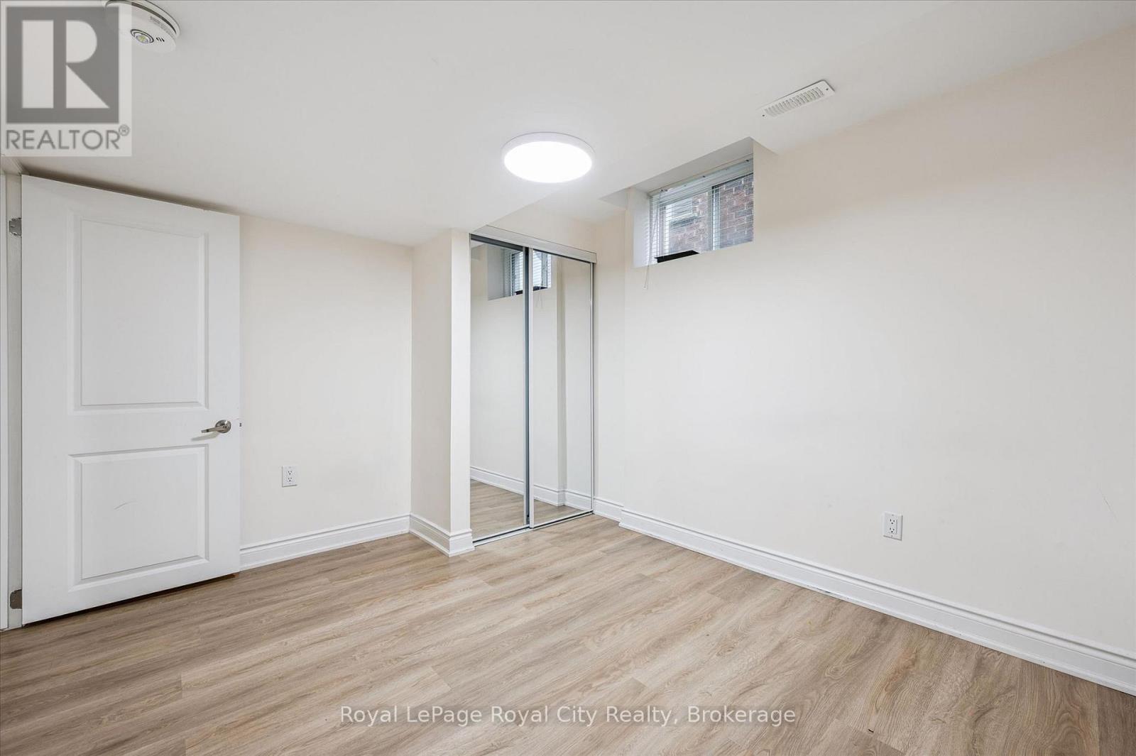 64 MILSON CRESCENT - 40