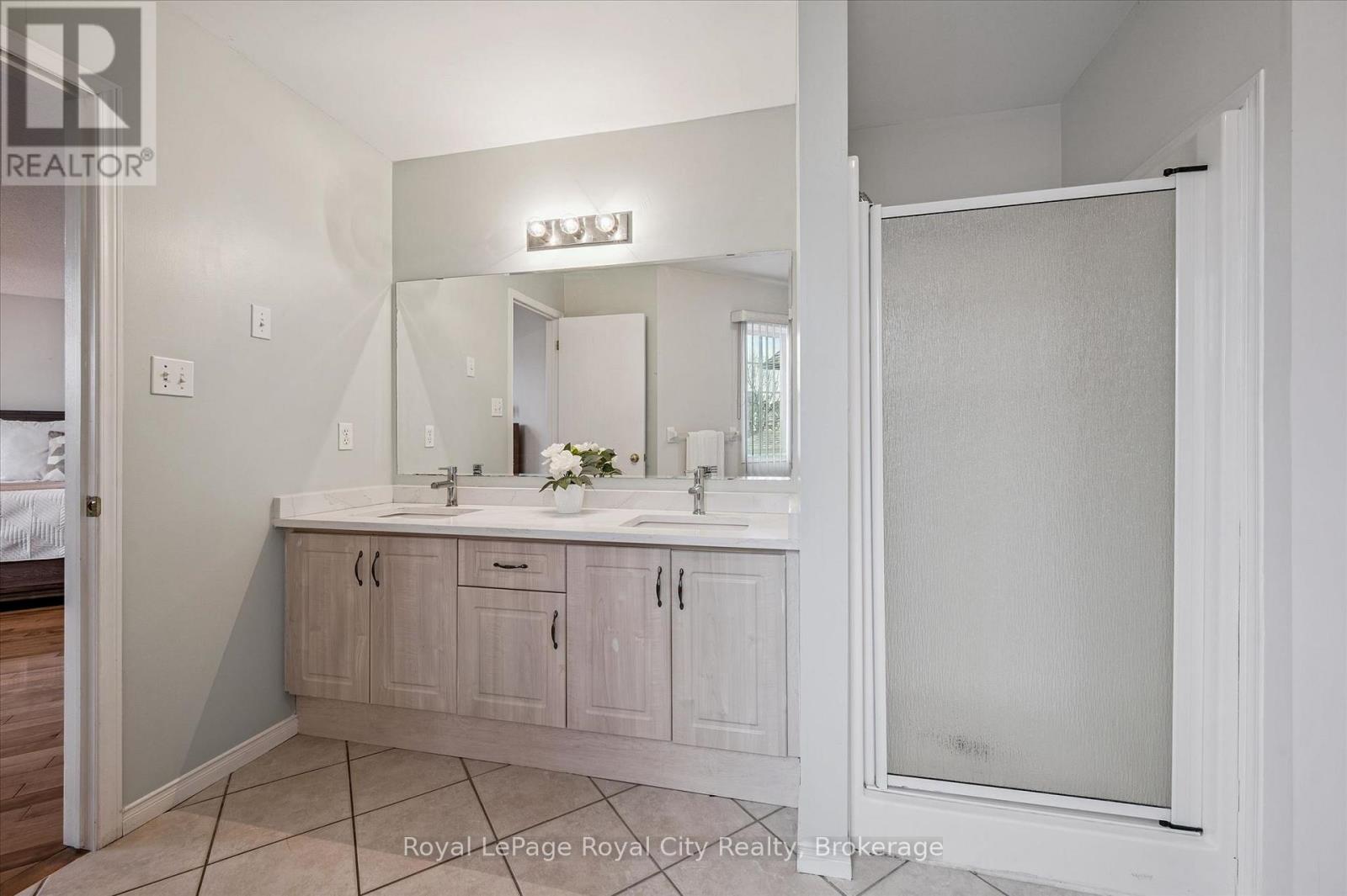 64 MILSON CRESCENT - 32