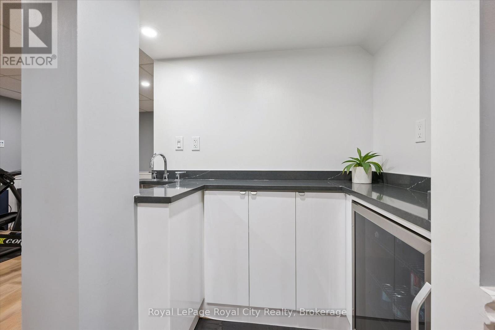 47 CALEDONIA STREET - Image 32
