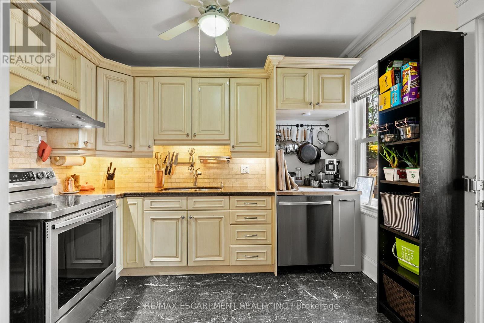 260 STINSON CRESCENT - 15