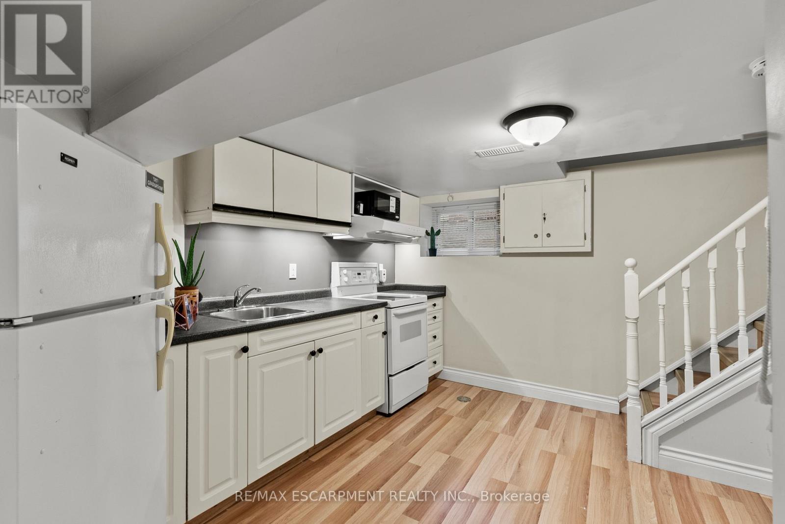 260 STINSON CRESCENT - 33