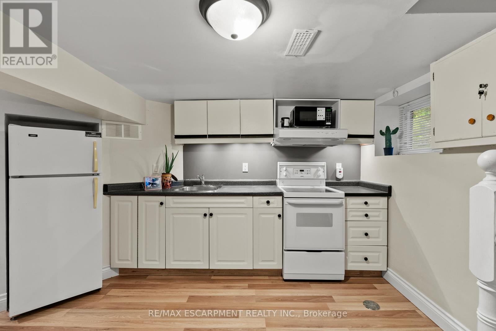 260 STINSON CRESCENT - 34