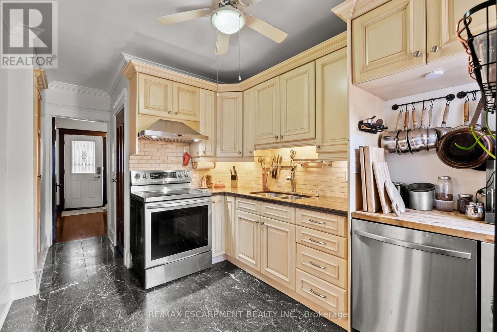 260 STINSON CRESCENT - 14