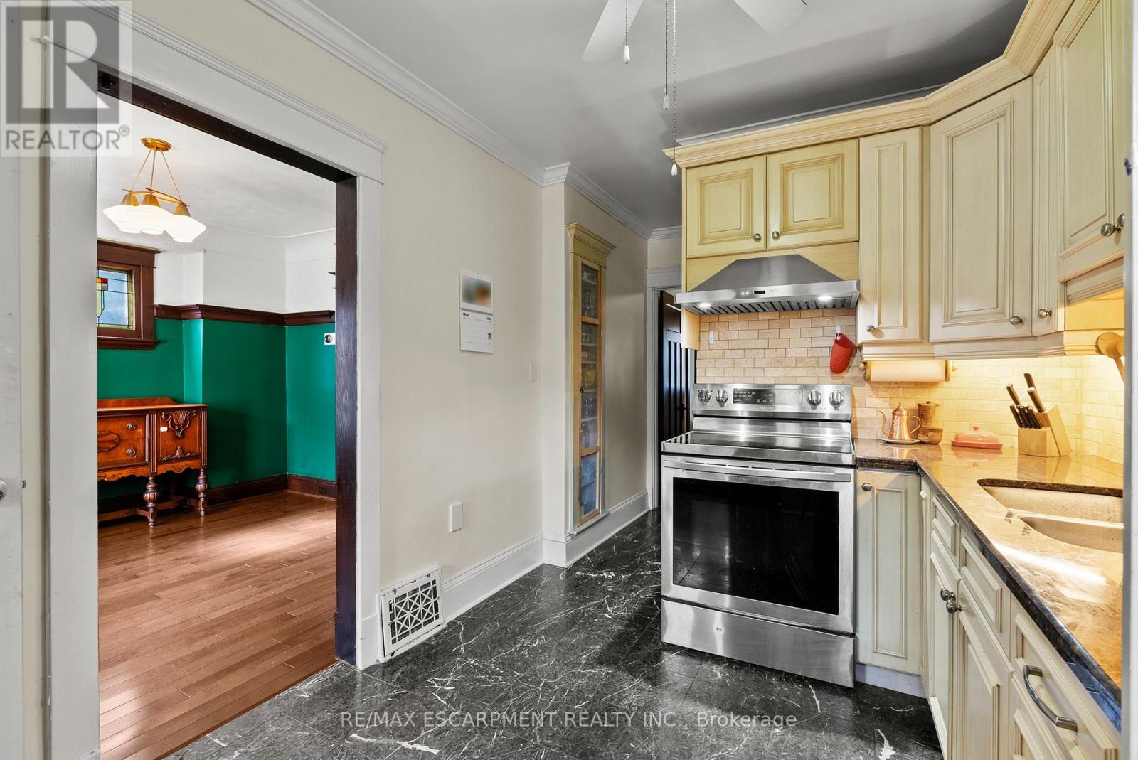 260 STINSON CRESCENT - 16