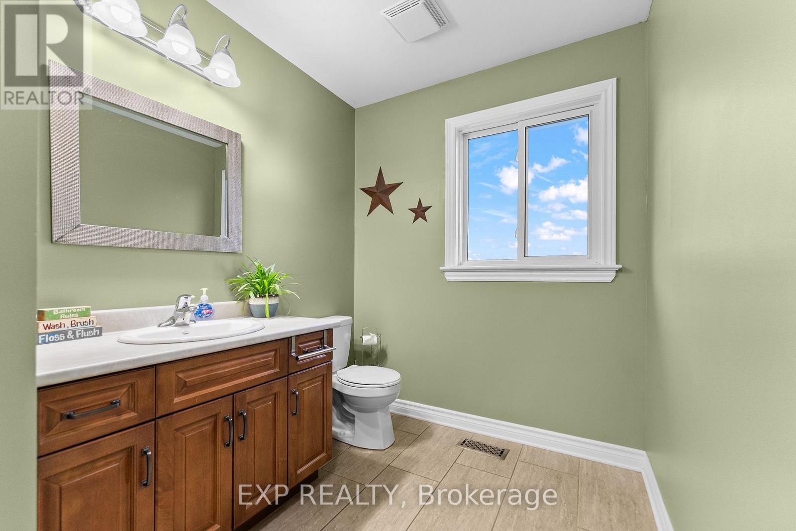 566A PINNACLE ROAD - 23