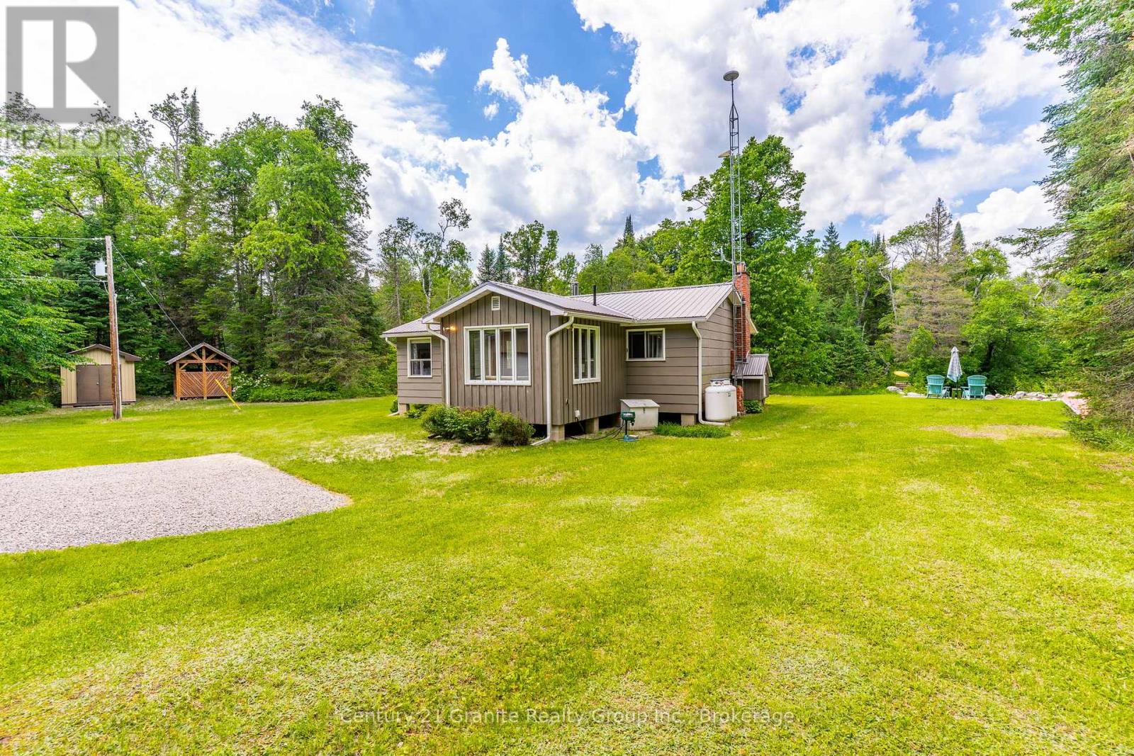 1075 HOBBITS LANE - 7