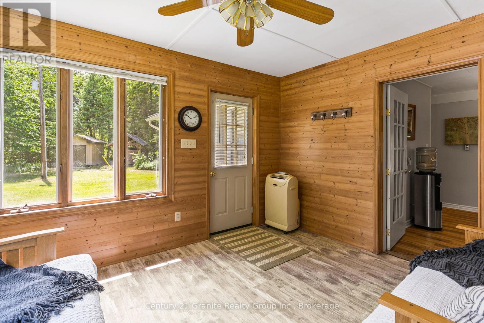 1075 HOBBITS LANE - 8