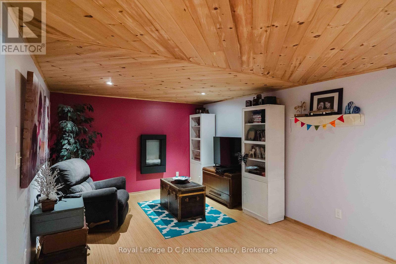255 ROWE STREET - 23