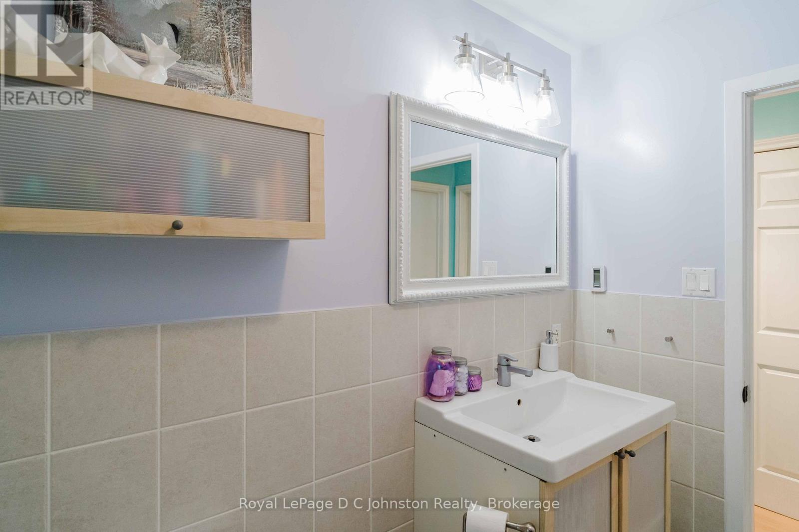 255 ROWE STREET - 12