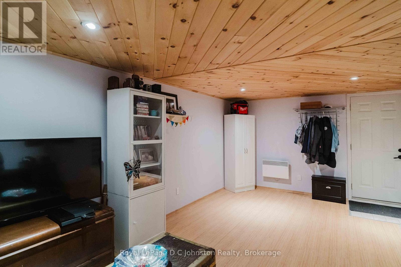 255 ROWE STREET - 24