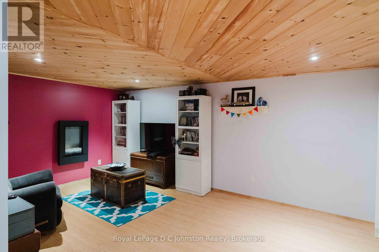 255 ROWE STREET - 21
