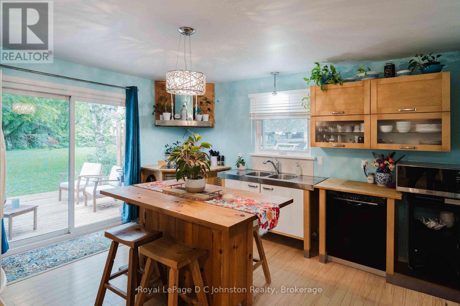 255 ROWE STREET - 8
